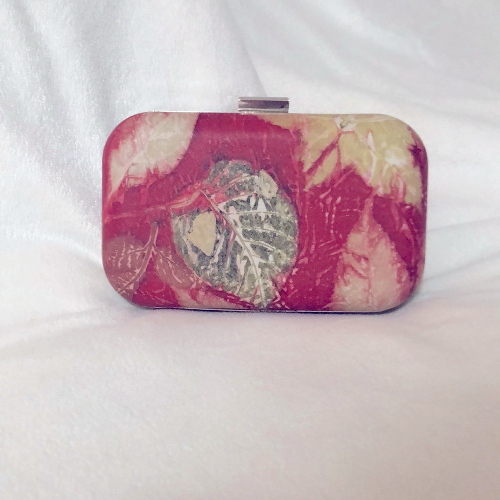 Handcrafted genuine leather clutch with detachable chain.